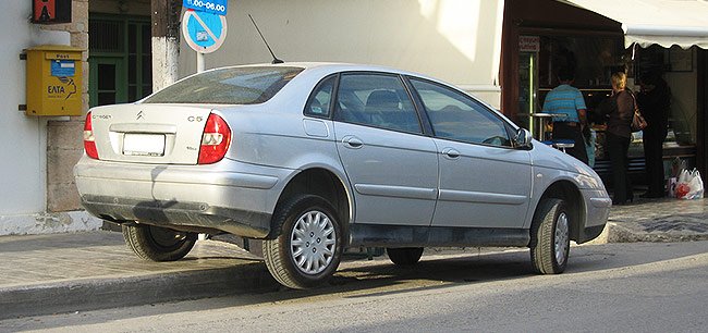 Fantastische Weise Ihr Auto zu parken ...