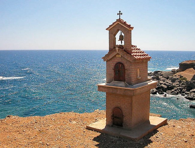Miniaturkirchen am Straßenrand in Kreta