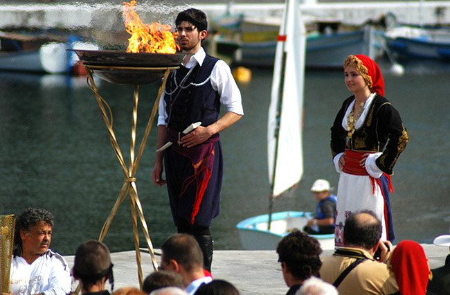 Traditionelle kretische Kostüme
