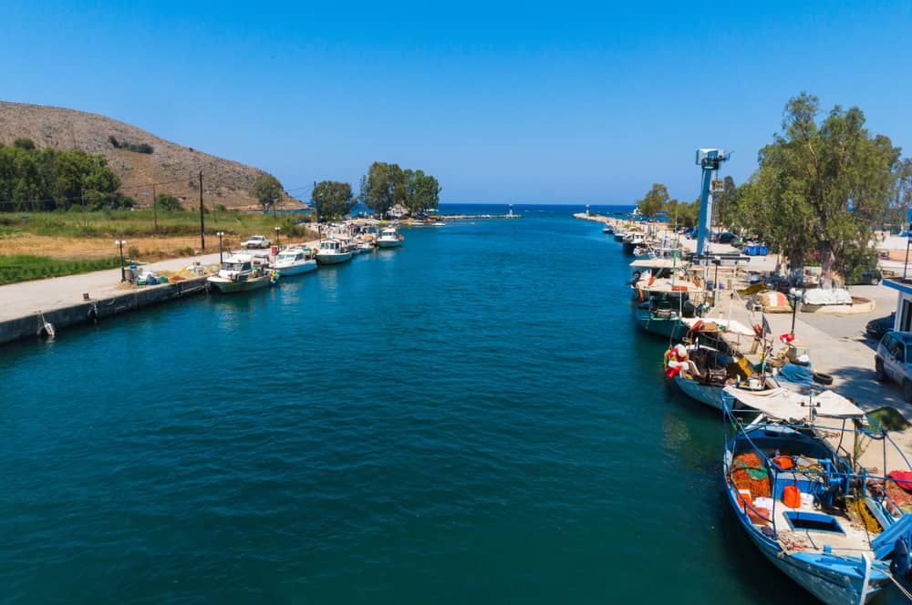 Fischerboote am Kournas See